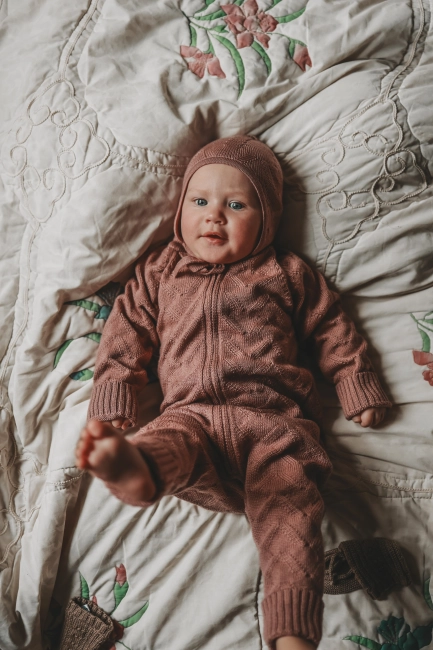 komplet bonetka i kombinezon Lana meri fairy róż.jpg