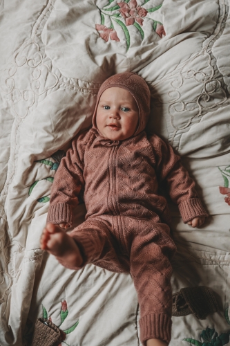 komplet bonetka i kombinezon Lana meri fairy róż.jpg